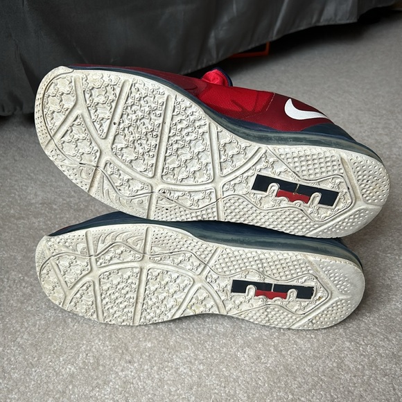 Nike Max Lebron 11 Low Top Independence Day 2014 Univers Red Men’s Size 9.5 EUC - Picture 6 of 11